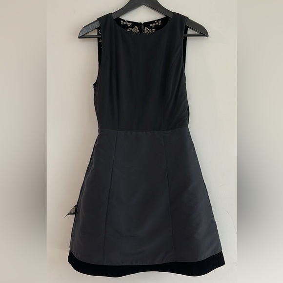 NWT Dress by Alice + Olivia Black Velvet Lindsey Pouf Dress (Sz 4) - Picture 10 of 13